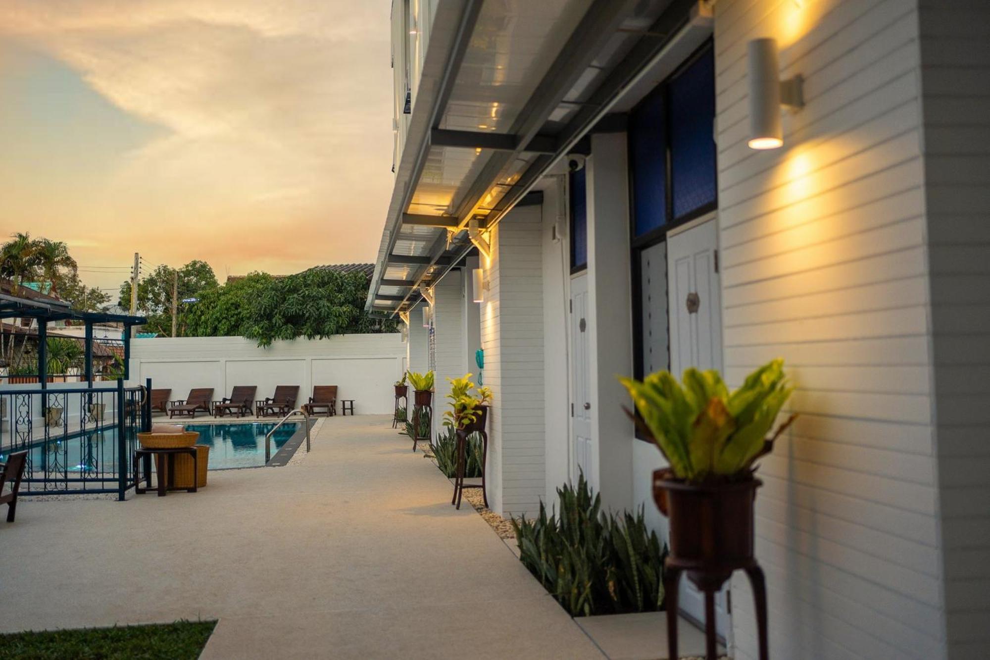 Singharaj Boutique Hotel Чиангмай Екстериор снимка